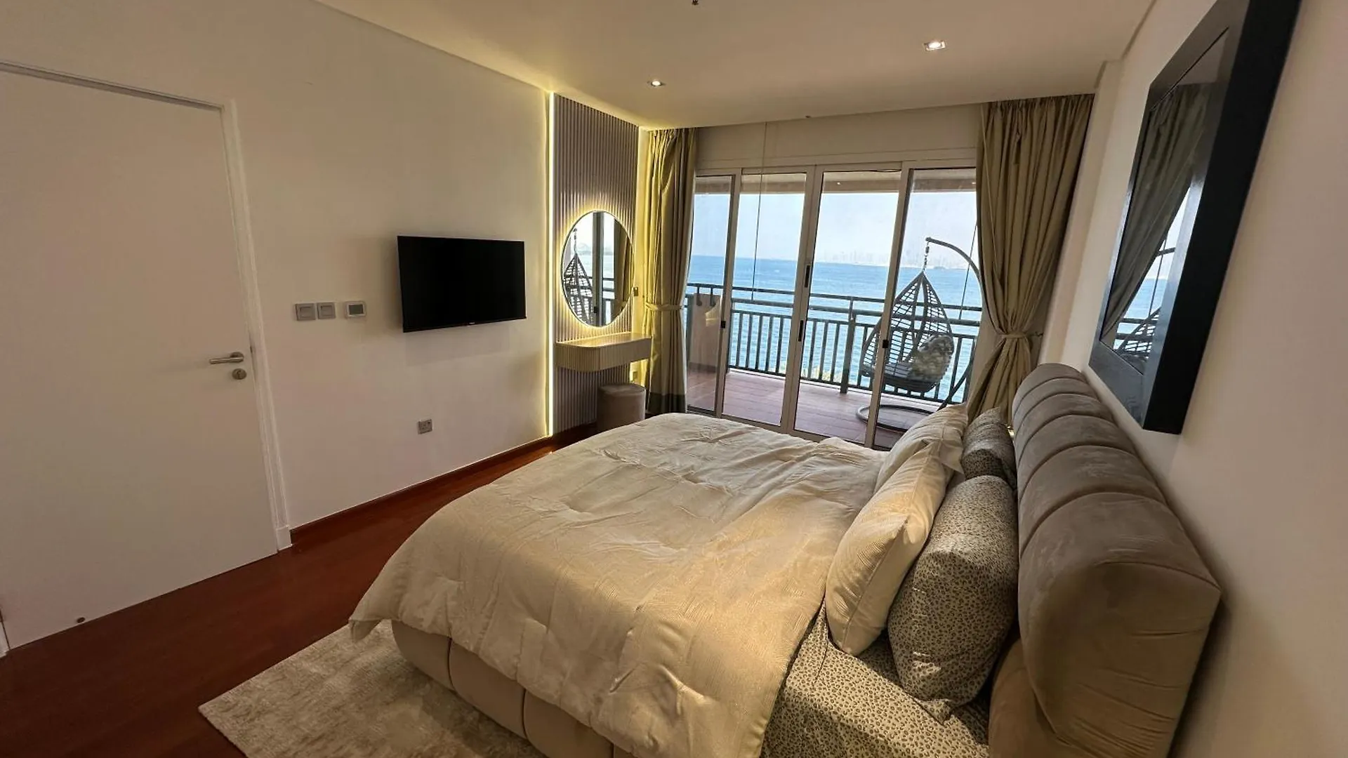 Cozy, Full Sea View, Private Beach, In 5 Stars Resort At The Palm Dubai Apartment