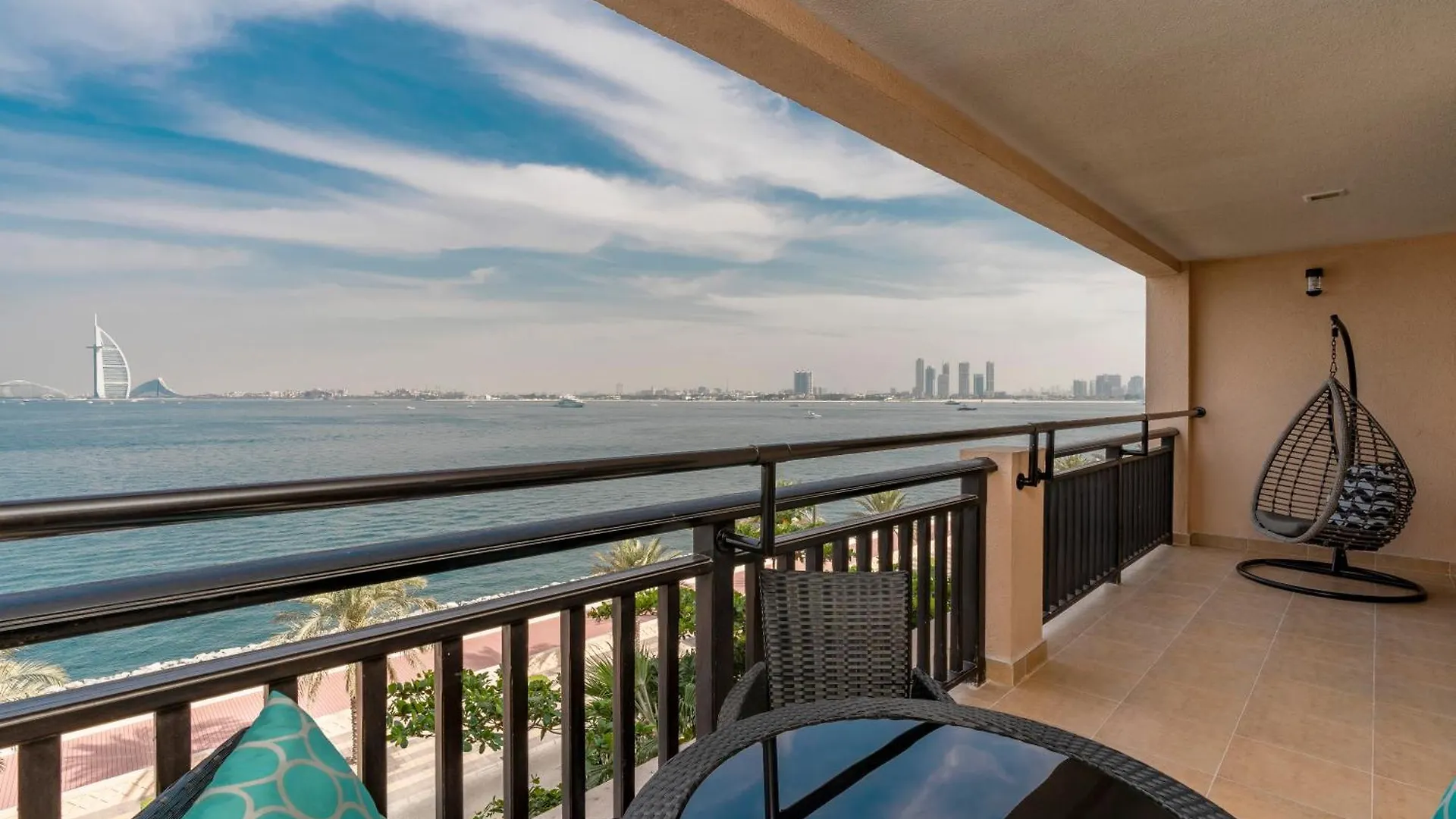 Apartment Cozy, Full Sea View, Private Beach, In 5 Stars Resort At The Palm Dubai