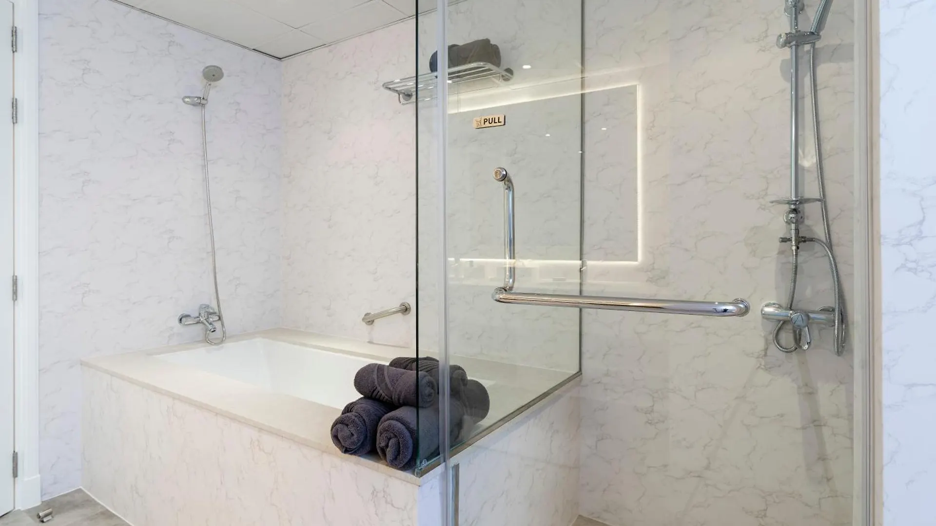 Apartment Cozy, Full Sea View, Private Beach, In 5 Stars Resort At The Palm Dubai