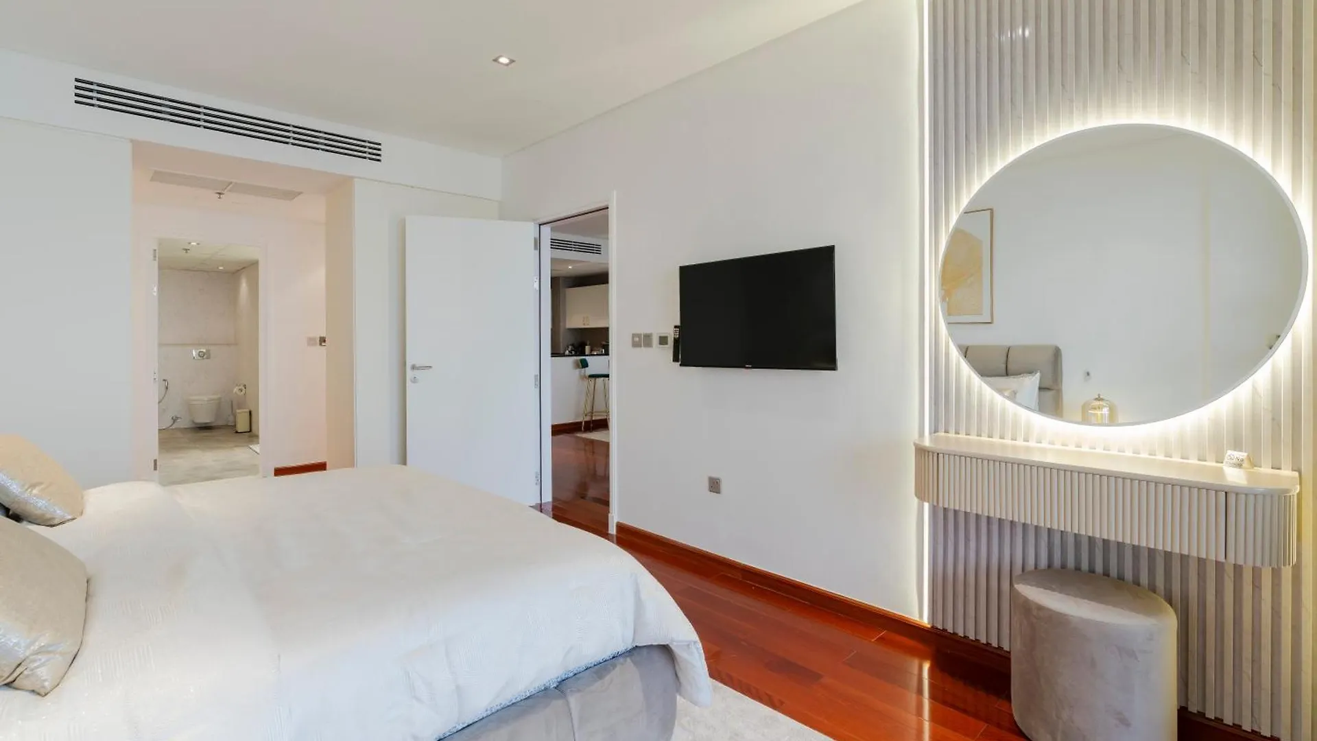 Cozy, Full Sea View, Private Beach, In 5 Stars Resort At The Palm Dubai Apartment